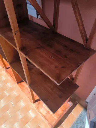 Estantería de madera