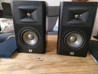 Altavoces JBL Estudio 230.