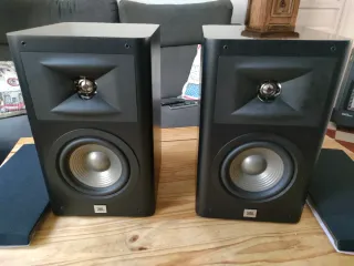 Altavoces JBL Estudio 230.