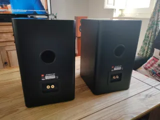 Altavoces JBL Estudio 230.
