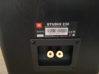 Altavoces JBL Estudio 230.