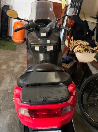 Suzuki Burgman 125 Roja