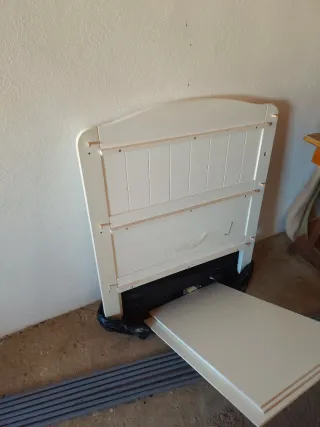 Cuna de madera blanca