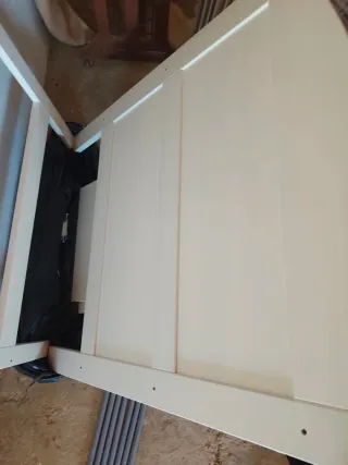 Cuna de madera blanca