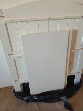 Cuna de madera blanca