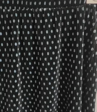 Falda azul con lunares azules