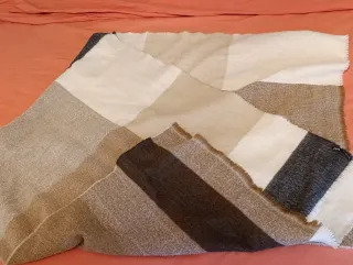 Bufanda Zara a cuadros beige y marrón