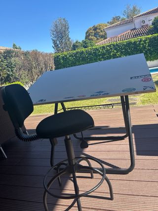 Mesa de Dibujo y su silla