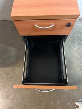 Cajonera de madera con llave