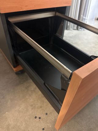 Cajonera de madera con llave