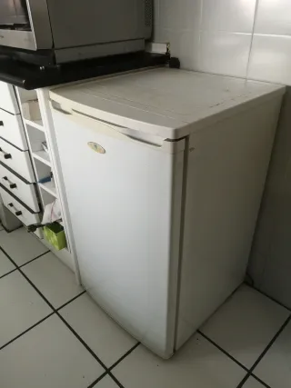 Congelador pequeño blanco