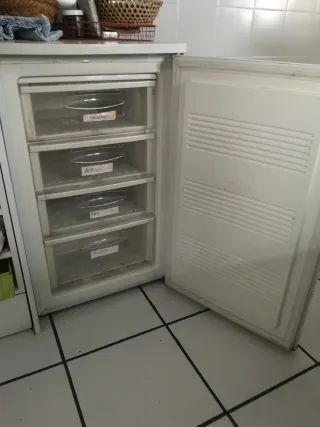 Congelador pequeño blanco