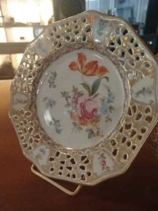 Coppia Piatti Decorativi Fiori Oro