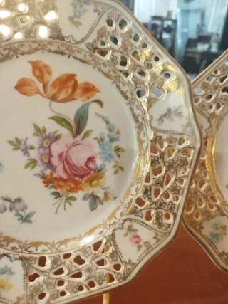 Coppia Piatti Decorativi Fiori Oro