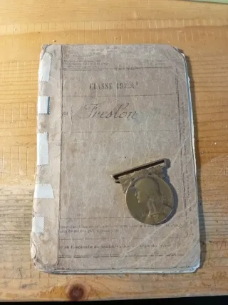 Cartilla militar francesa WW1 Clase 1913 + Medalla