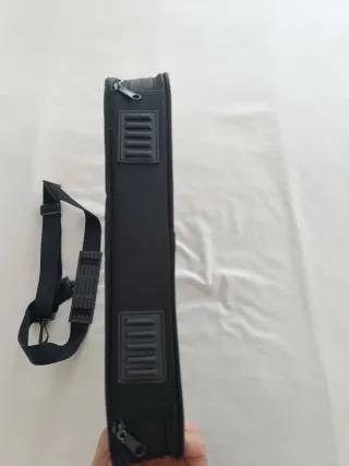 Maletín portátil negro con correa