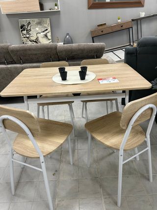 Mesa y 4 Sillas Comedor Nuevas