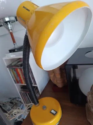 Lámpara Flexo Metálica Amarilla