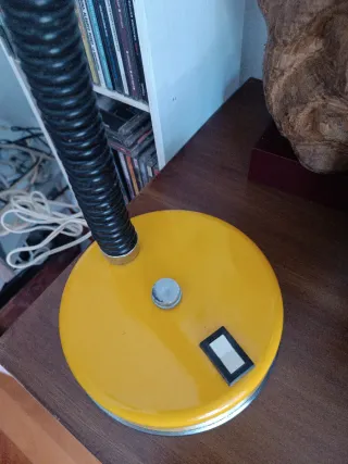 Lámpara Flexo Metálica Amarilla