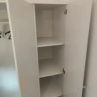 Armario blanco habitación