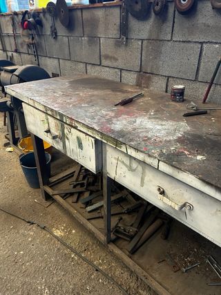 Banco de trabajo metálico