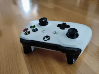 Xbox One + Mando Blanco