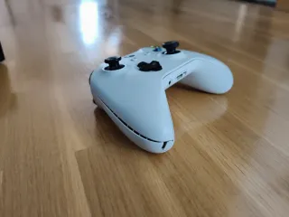 Xbox One + Mando Blanco