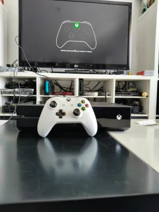 Xbox One + Mando Blanco