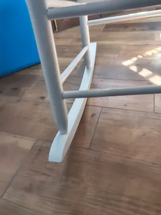 Sedia a dondolo con cuscino patchwork