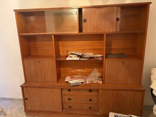 Mueble de salón madera y cristal