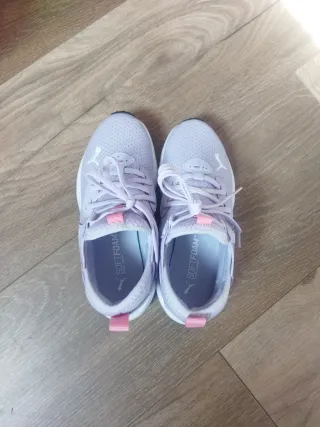 Zapatillas niña Puma Talla 31 Nuevas