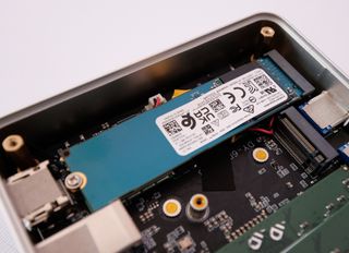 Mini PC Ryzen 7 4700U 16GB DDR4 Plata