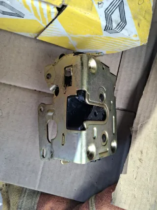 Cerradura Delantera Derecha Renault 21
