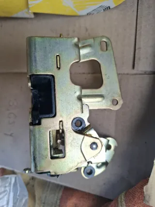 Cerradura Delantera Derecha Renault 21