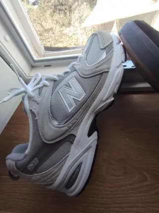 Zapatillas New Balance grises y negras