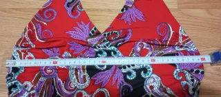 Top halter con estampado paisley