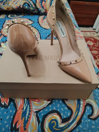 Zapatos de tacón Steve Madden tachuelas