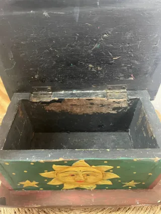 Caja decorativa de madera con sol