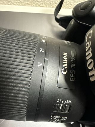 Canon EOS 80D con accesorios