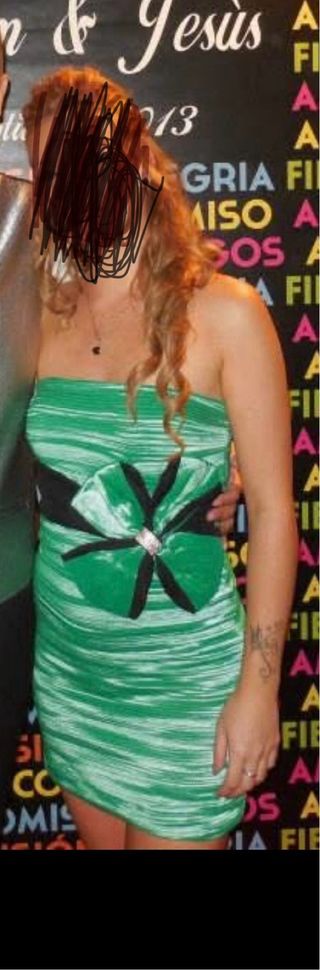 Vestido de fiesta verde con lazo