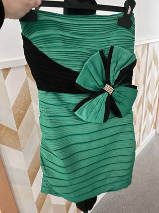 Vestido de fiesta verde con lazo