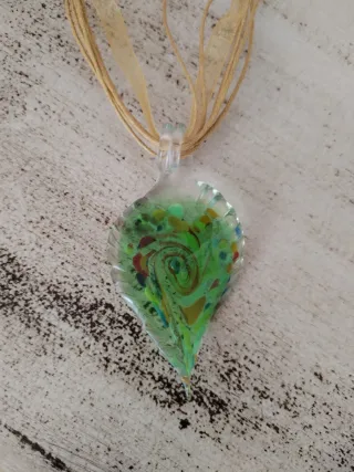Colgante hoja verde multicolor