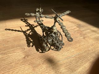 Carruaje y helicóptero de hierro.