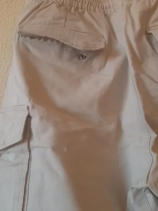 Pantalón cargo H&M beige