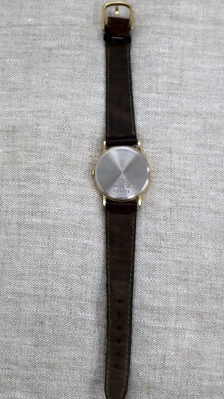 Seiko Quartz clásico dorado esfera blanca