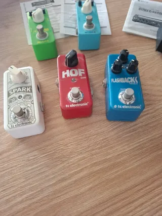 Pedales efectos guitarra + Fuente alimentación