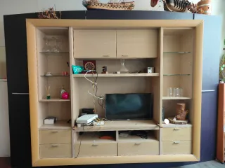 Armario modular salón madera y cristal