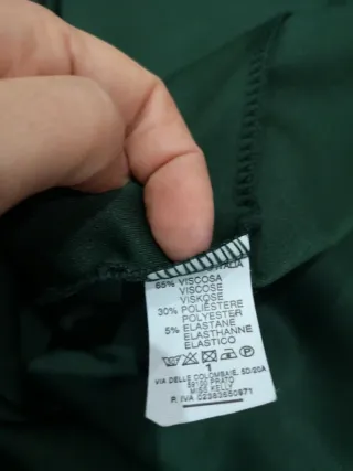 Blusa verde con maniche strass taglia unica