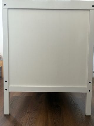 Cuna Sundvik con colchón y barandilla