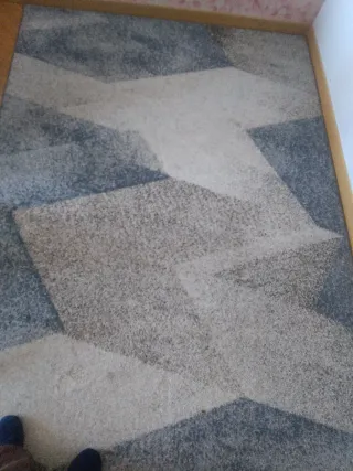 Alfombra geométrica azul y gris